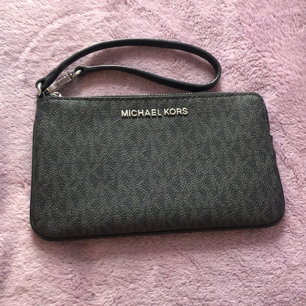MICHAEL KORS wristlet